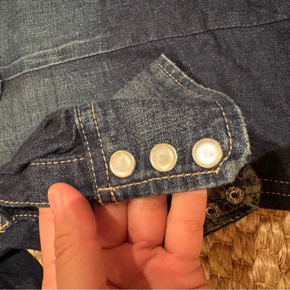 VTG Ed Hardy INSANE y2k butterfly embroidered pearl snap denim shirt size m - Picture 9 of 15